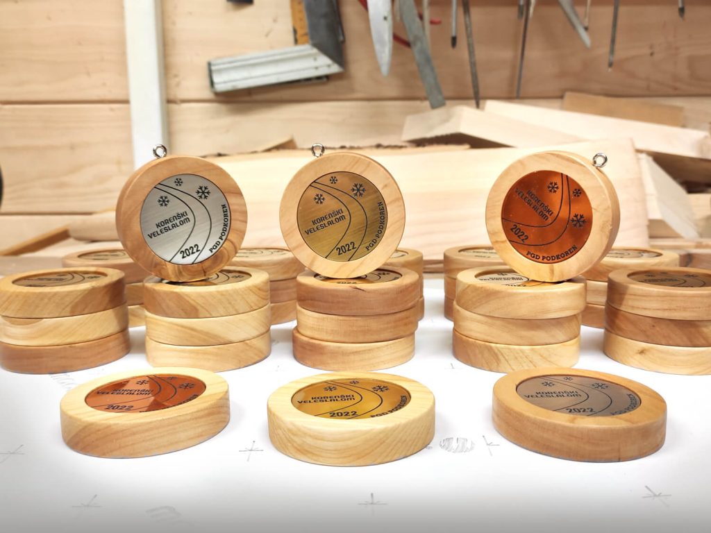 unikatne lesene medalje